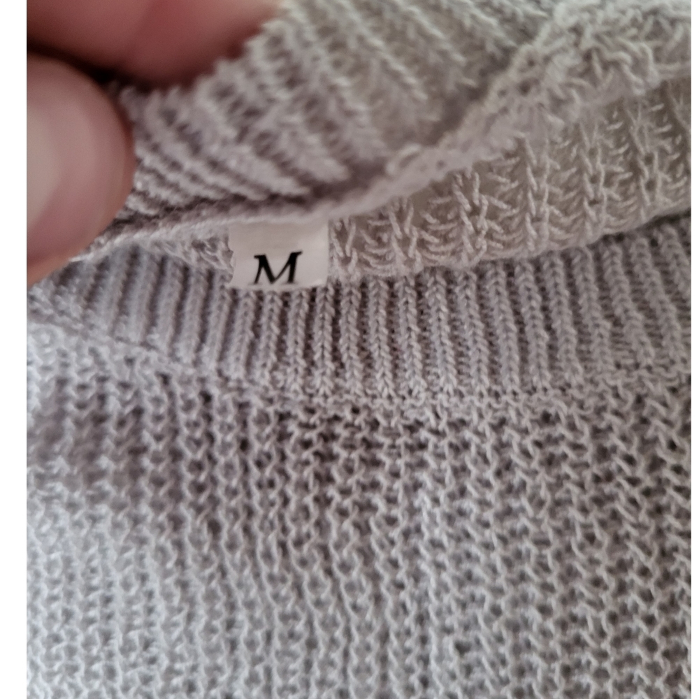 Beautiful knit tank Size Medium - Picture 2 of 3